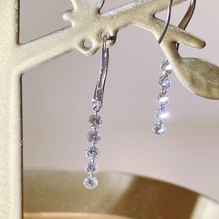 プラチナ　天然ダイヤモンドピアス　天然ダイヤピアス　ダイヤモンドフックピアス