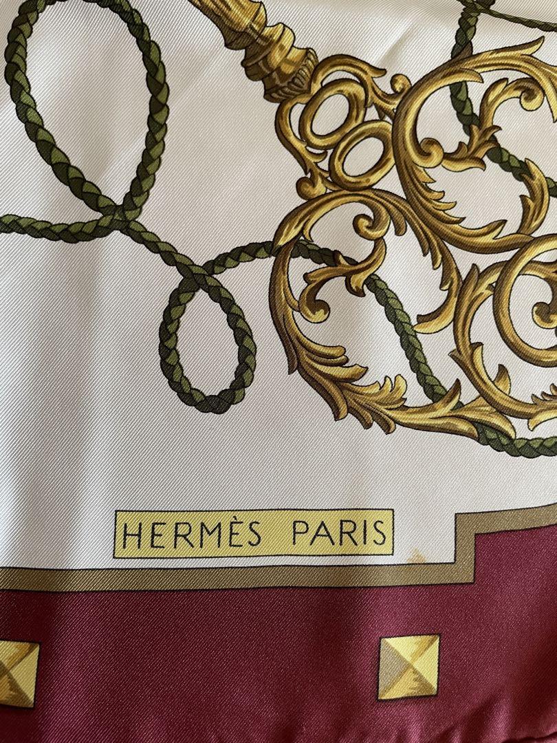HERMÈS 鍵デザイン シルクスカーフ