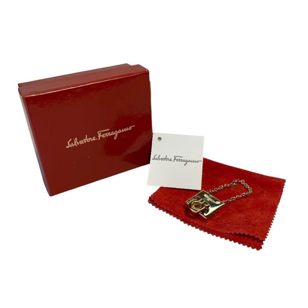 SALVATORE FERRAGAMOフェラガモ チャーム ガンチーニ ゴールド