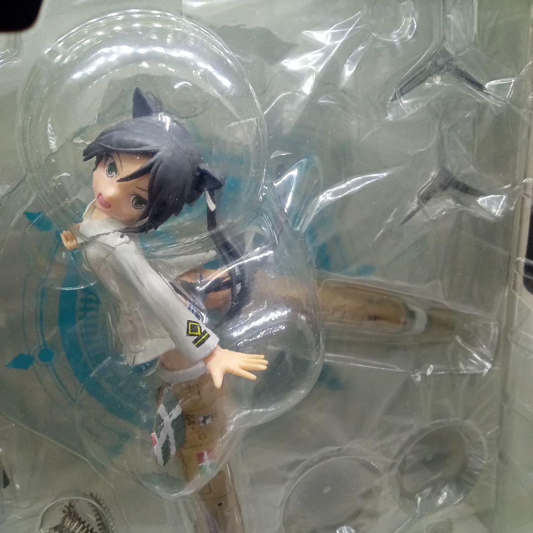【レトロ】ストライクウィッチーズ　amiami 1/8 フィギュア　缶バッジ レトロ】ストライクウィッチーズ amiami 1/8 フィギュア 缶バッジ