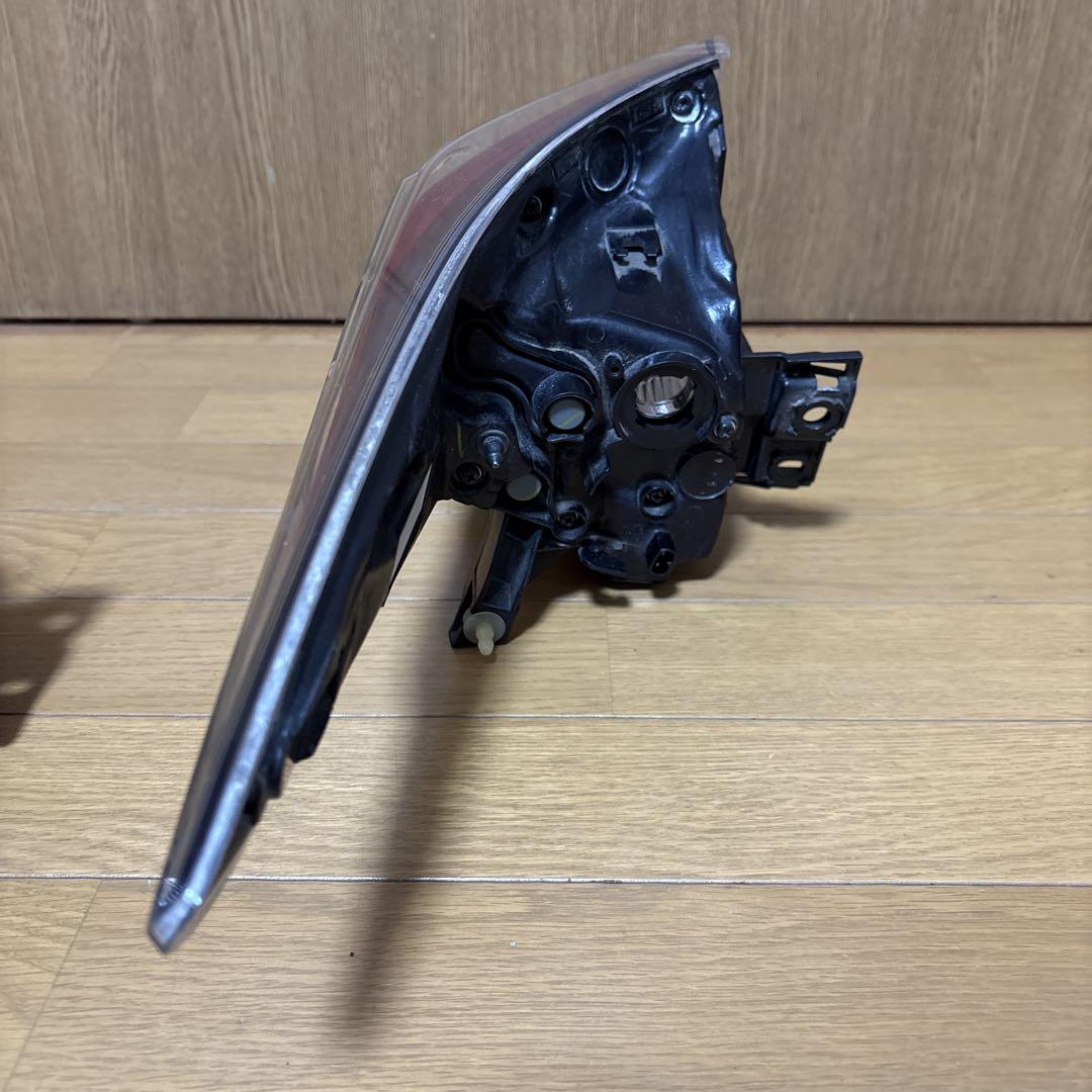 50プリウス前期テールランプ 上側左右セット