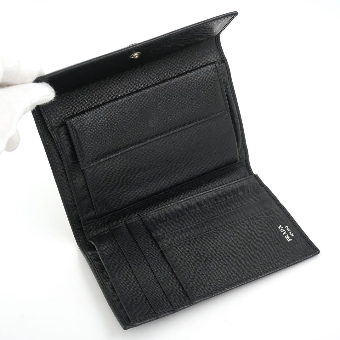 ✨極美品・箱保証書付き✨PRADA ミニ財布三角プレートサフィアーノ黒