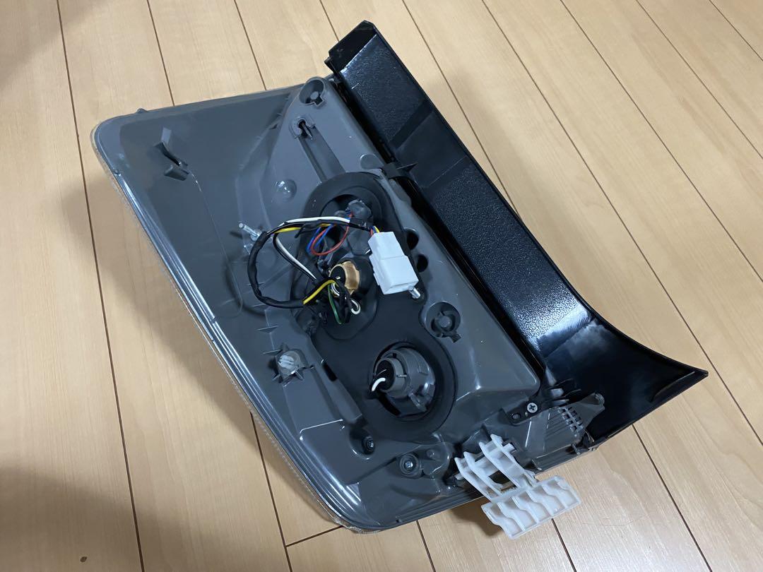 ３０系　プリウス　US仕様　テールレンズ　左右セット　LED点灯チェック