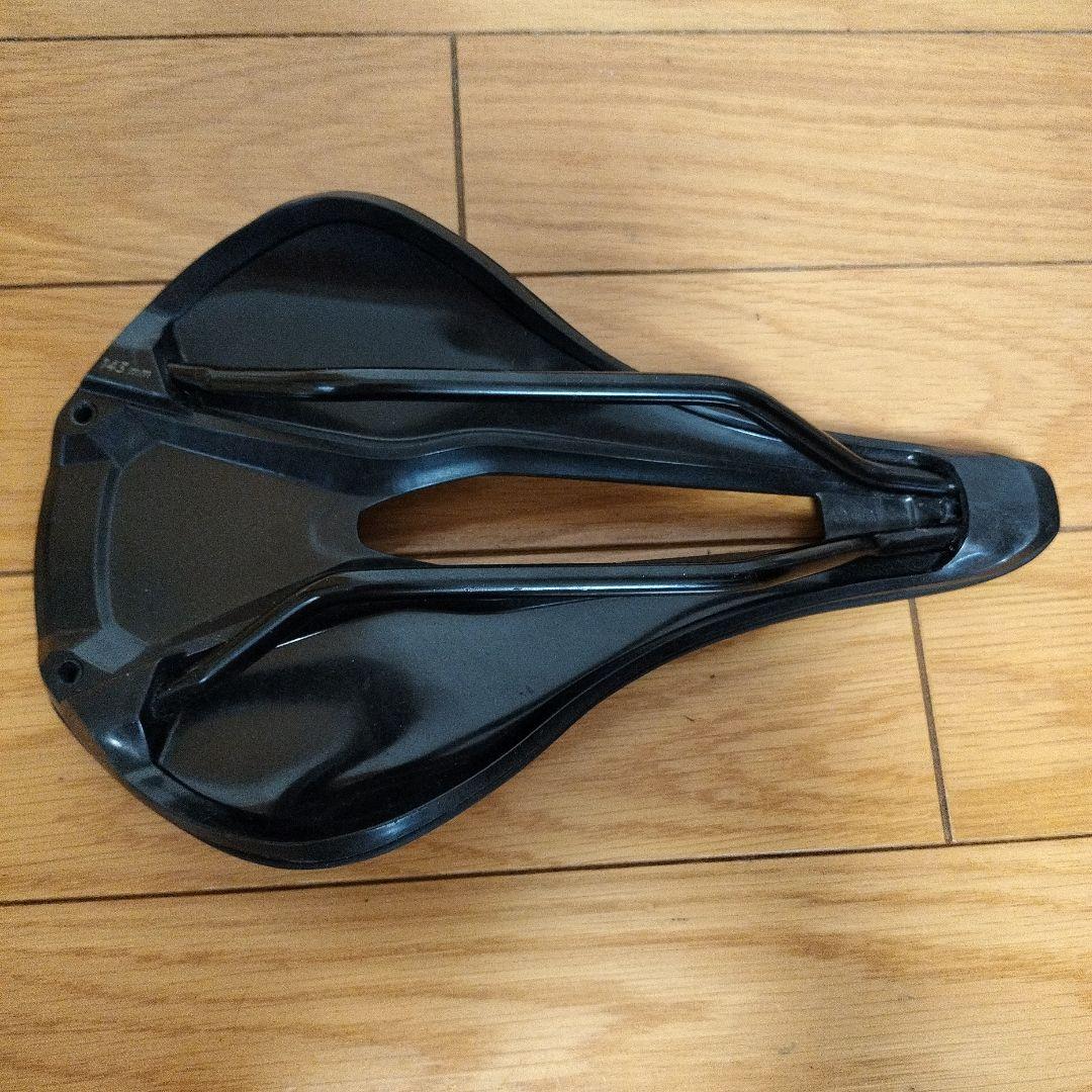 POWER EXPERT SADDLE BLK 143(143mm ブラック): サドル