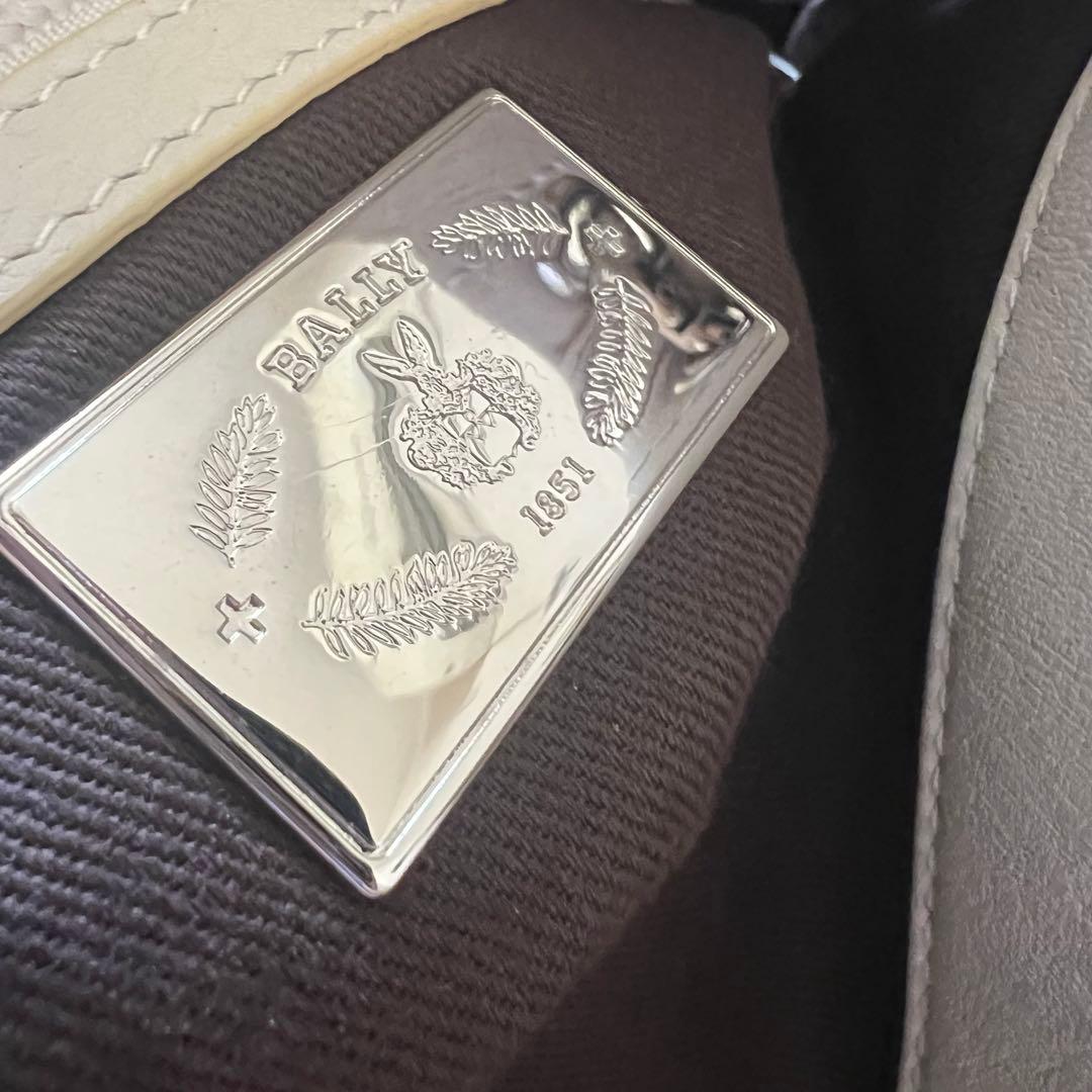 BALLY 本革レザーショルダーバック　メッセンジャー