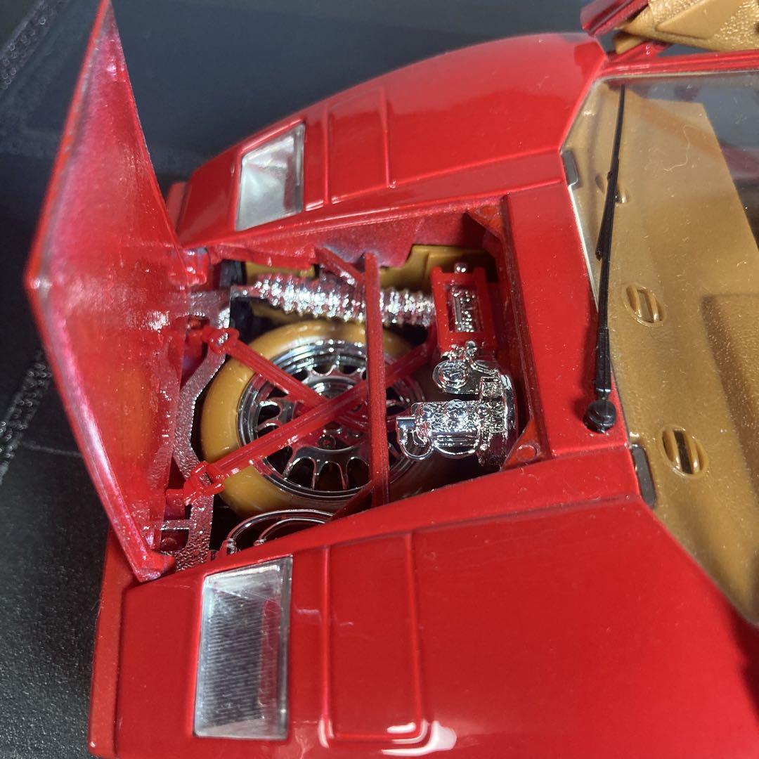 ブラーゴ　Bburago Lamborghini Countach (1988) 1988 Lamborghini Countach 1:18 Diecast Model Bburago - YouTube