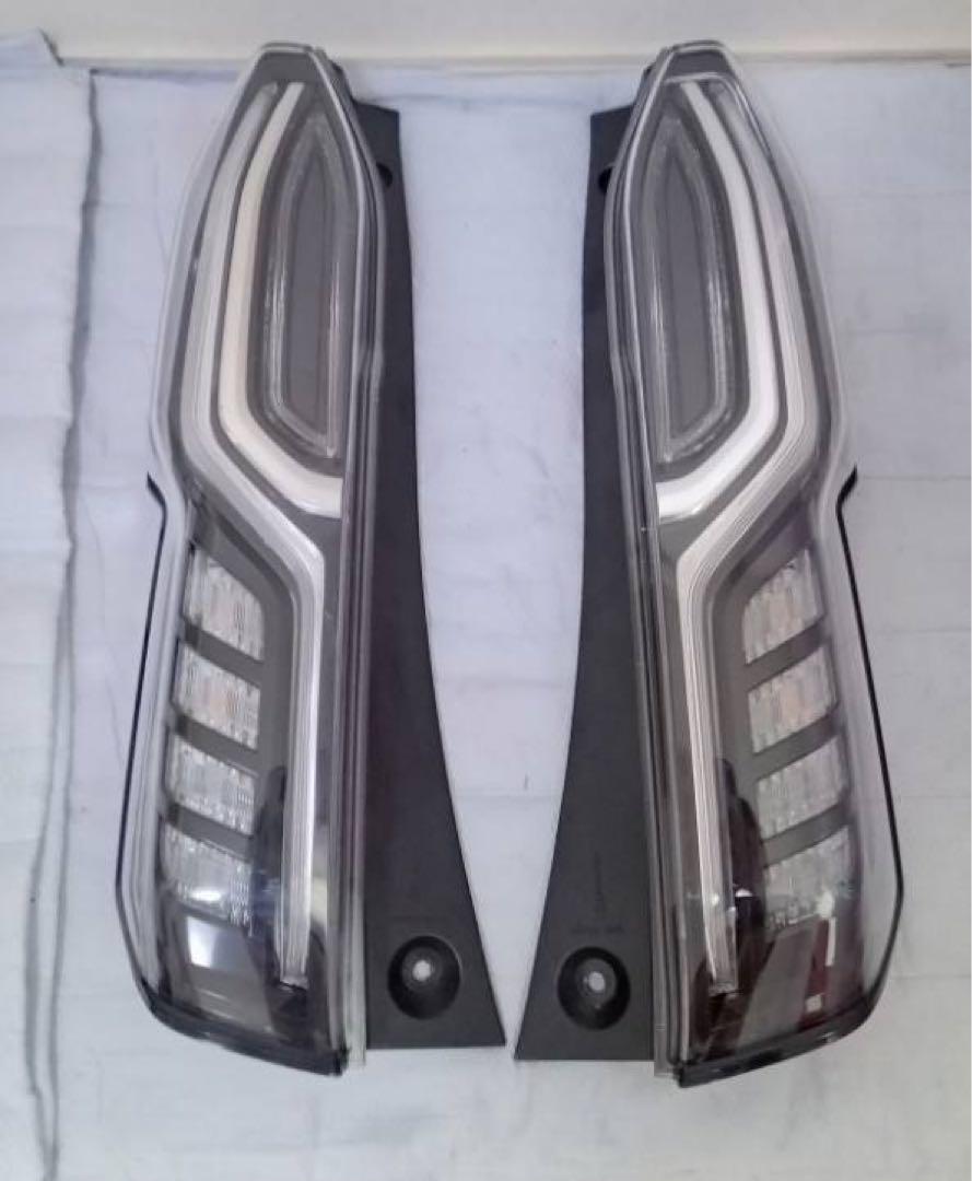 ホンダ　nbox カスタム　左右テールランプ