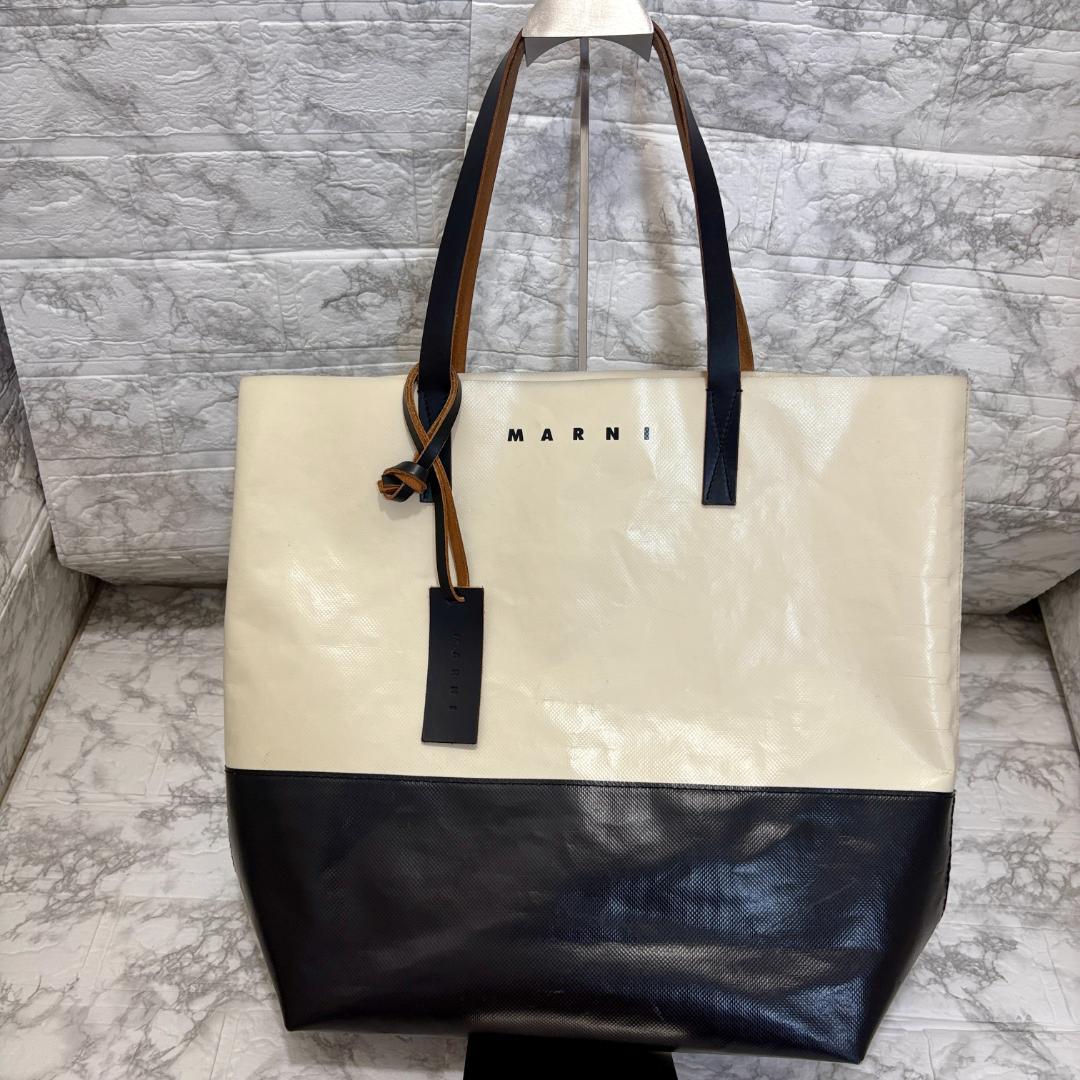 MARNI　マルニ　トートバッグ　トライベッカ　SHMQ0037A0　黒　白