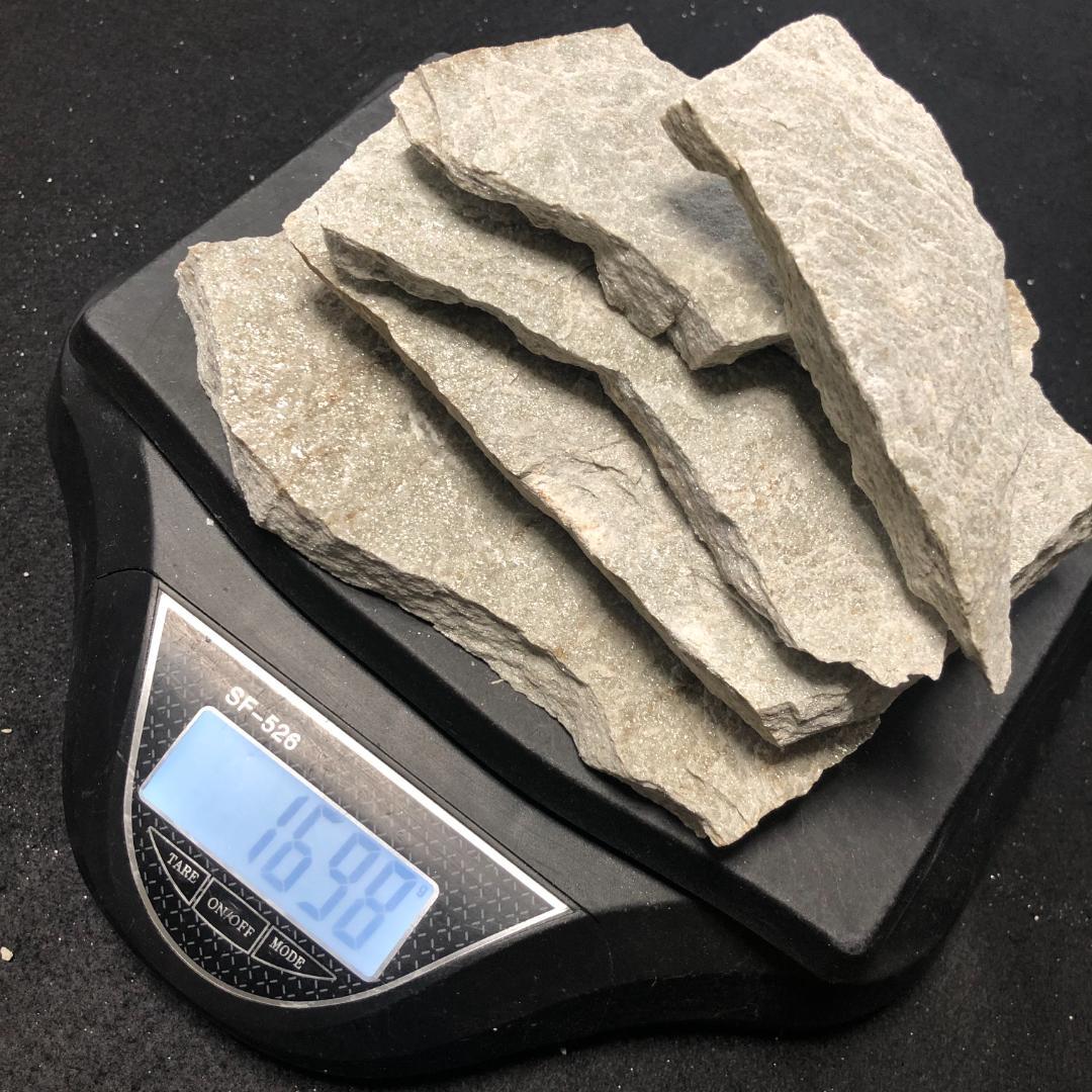 バドガシュタイン鉱石　1689ｇ　 高線量‼　お得な温泉セット 　巾着袋2枚付き