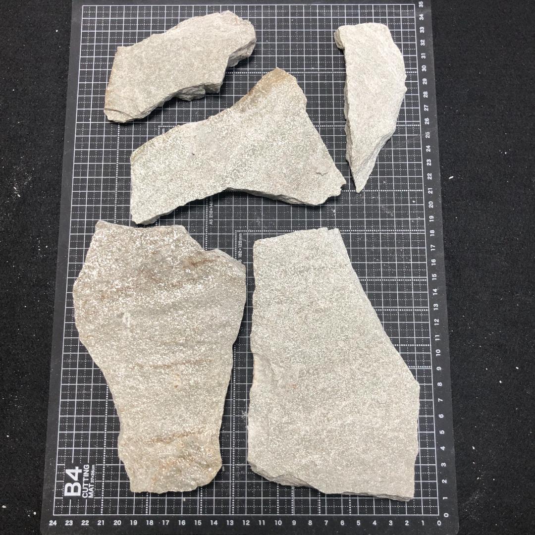バドガシュタイン鉱石　1689ｇ　 高線量‼　お得な温泉セット 　巾着袋2枚付き