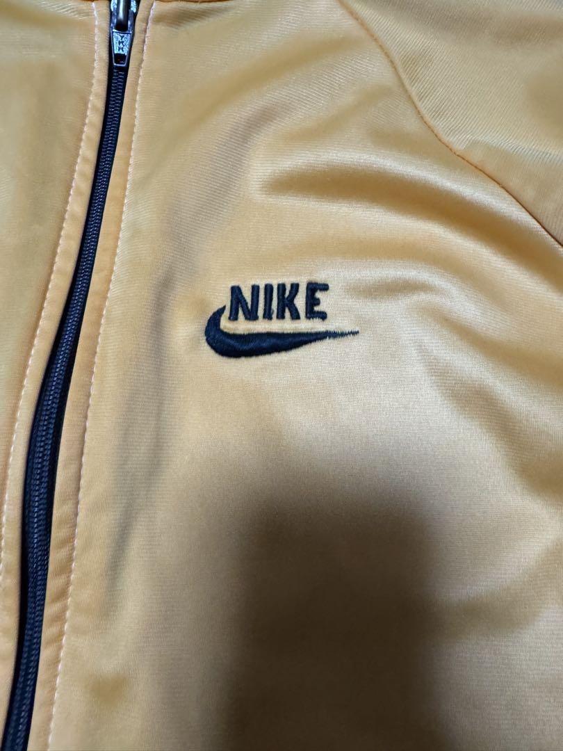 NIKE オレンジ ジップアップジャケット