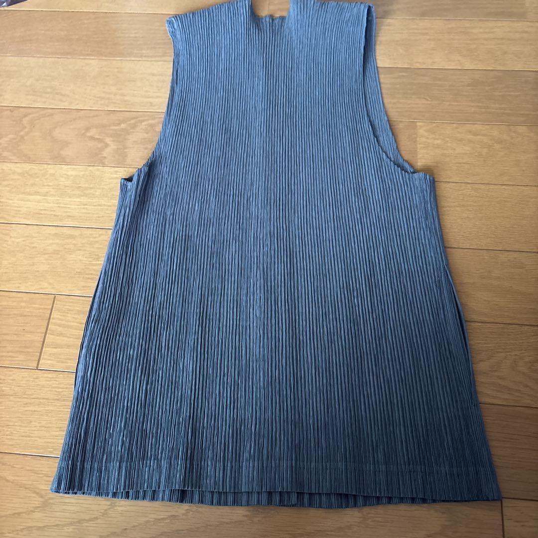 イッセイミヤケISSEY MIYAKE ベスト プリーツ　グレー　サイズL