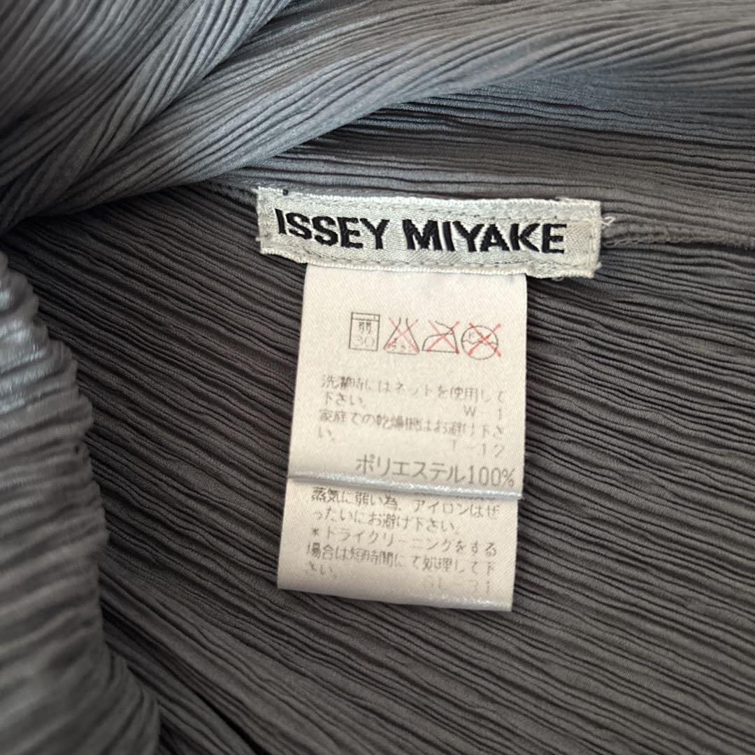 イッセイミヤケISSEY MIYAKE ベスト プリーツ　グレー　サイズL