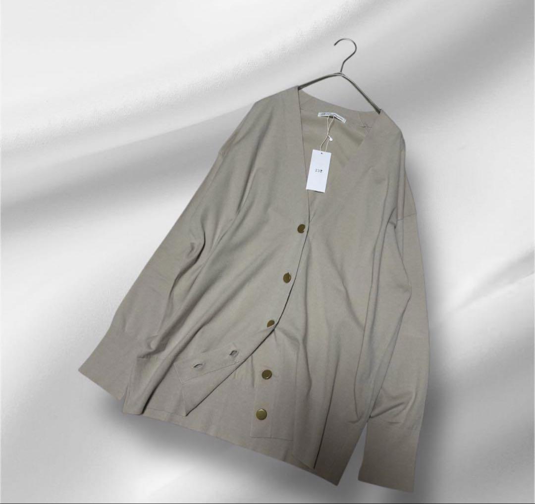 新品タグ付き！23区【洗える】テンセルストレッチ Vネック