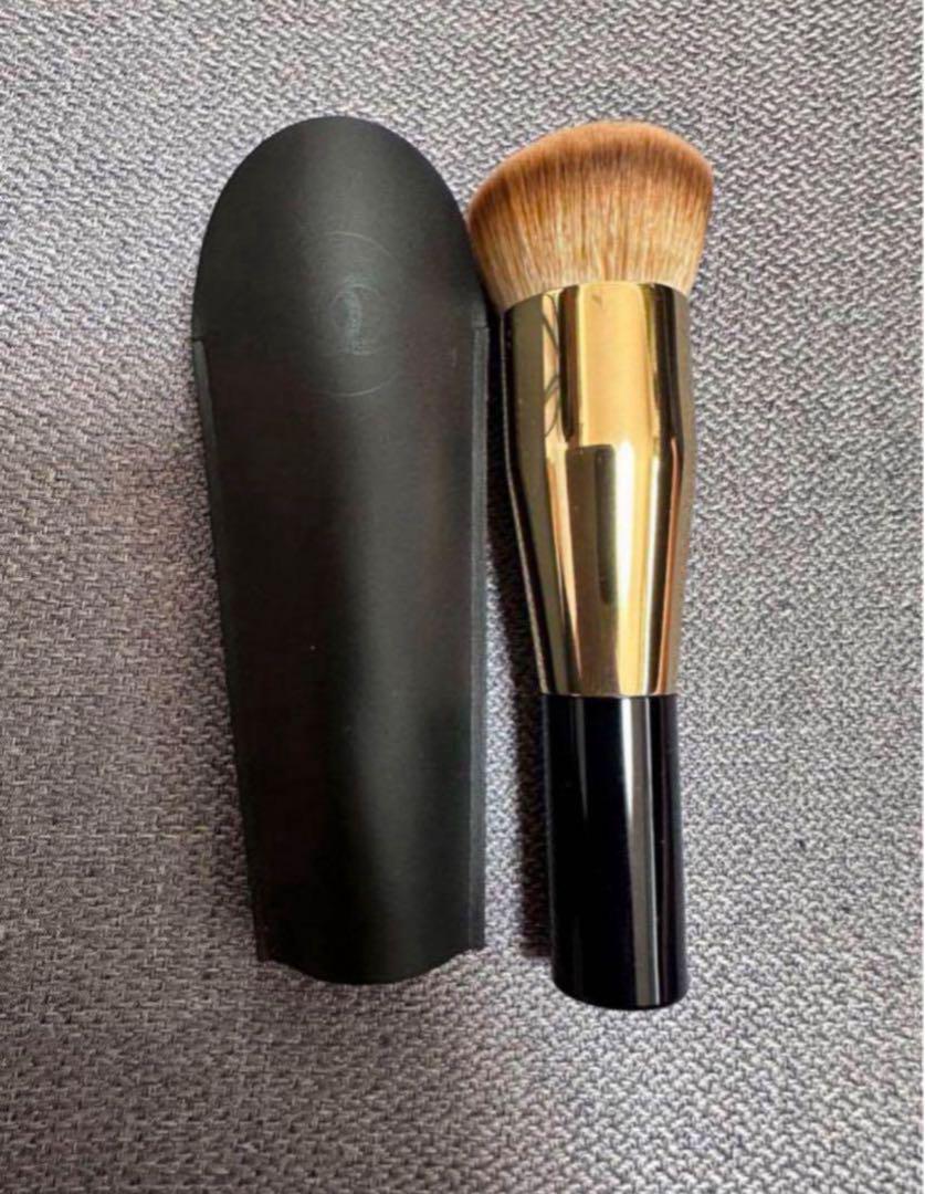 CHANEL シャネルファンデーションブラシ ケース付き