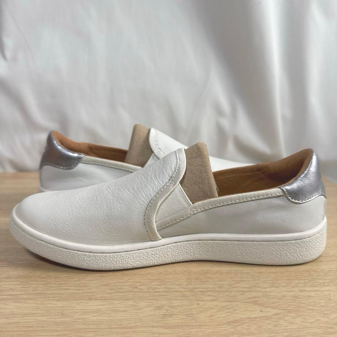 ホワイト23.5cm・UGG