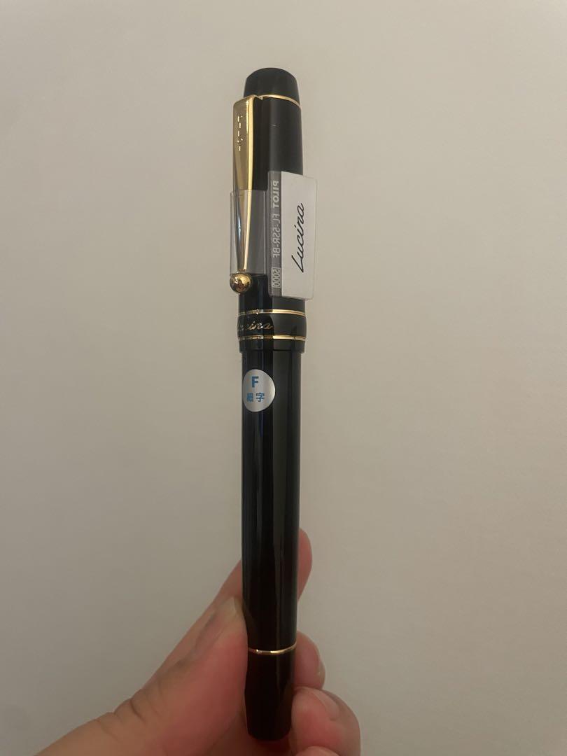 新品未使用　美品　パイロット pilot 万年筆 (細字)F Lucina 黒