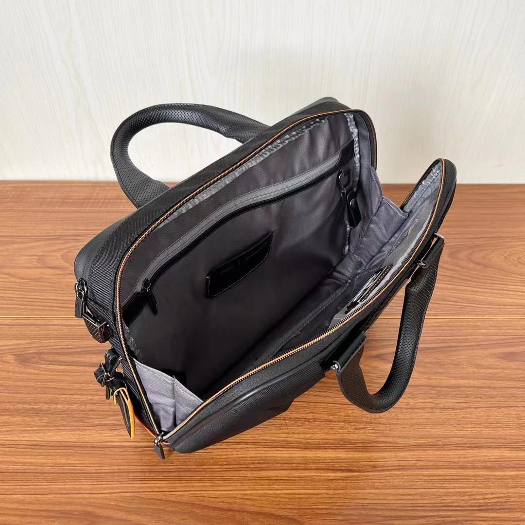 TUMI  マクラーレン　ビジネスバッグ