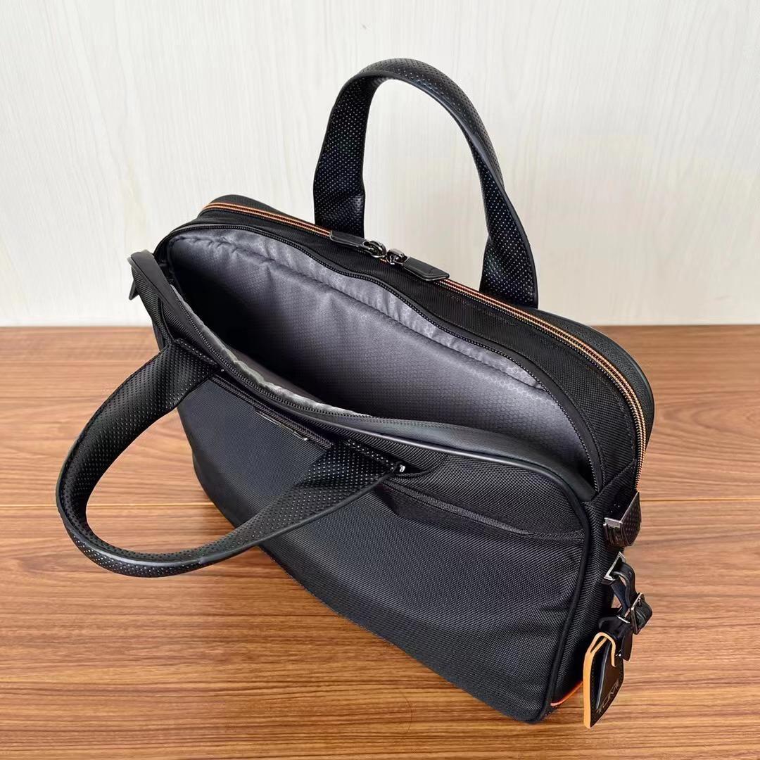 TUMI  マクラーレン　ビジネスバッグ