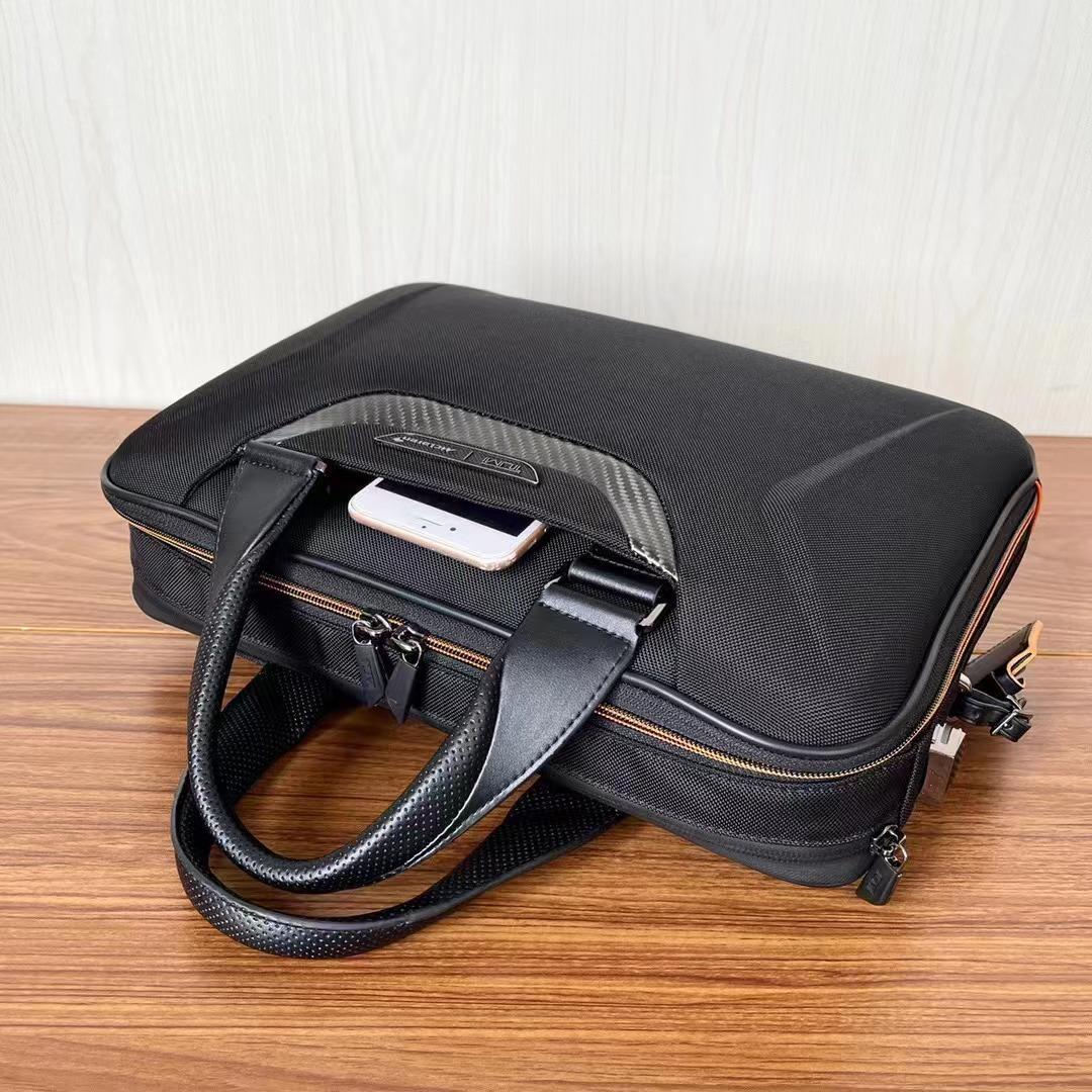TUMI  マクラーレン　ビジネスバッグ