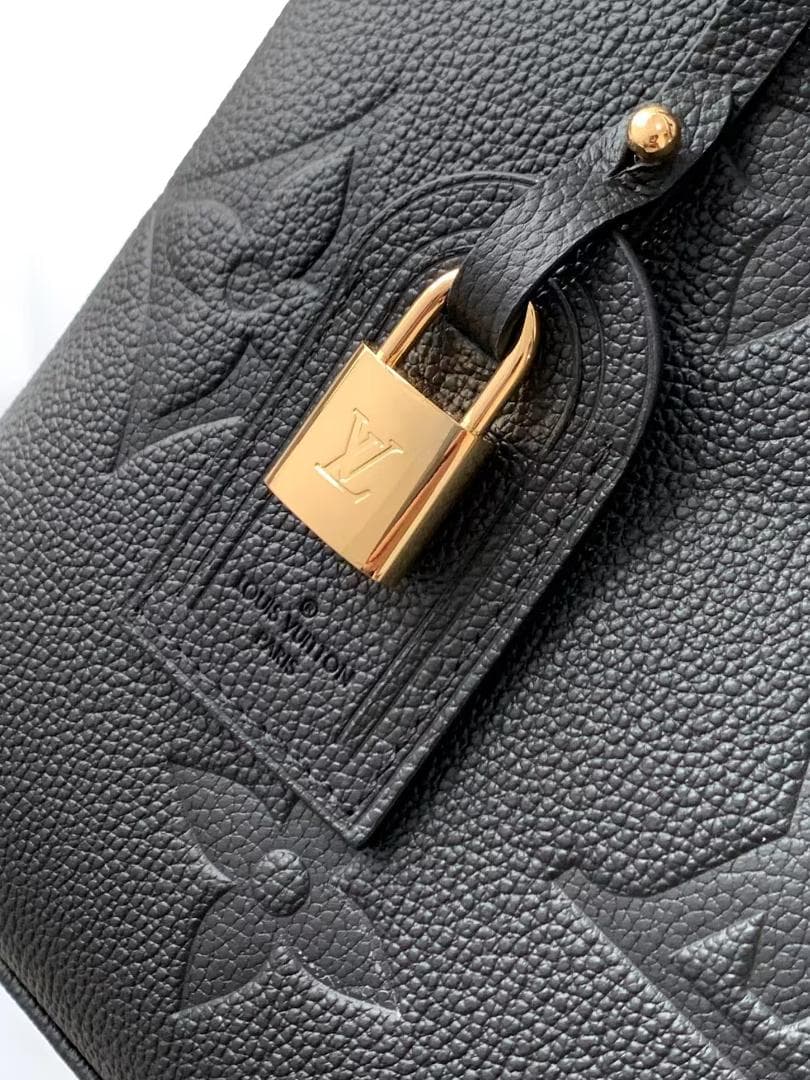 Louis Vuitton ブラックショルダーバッグ