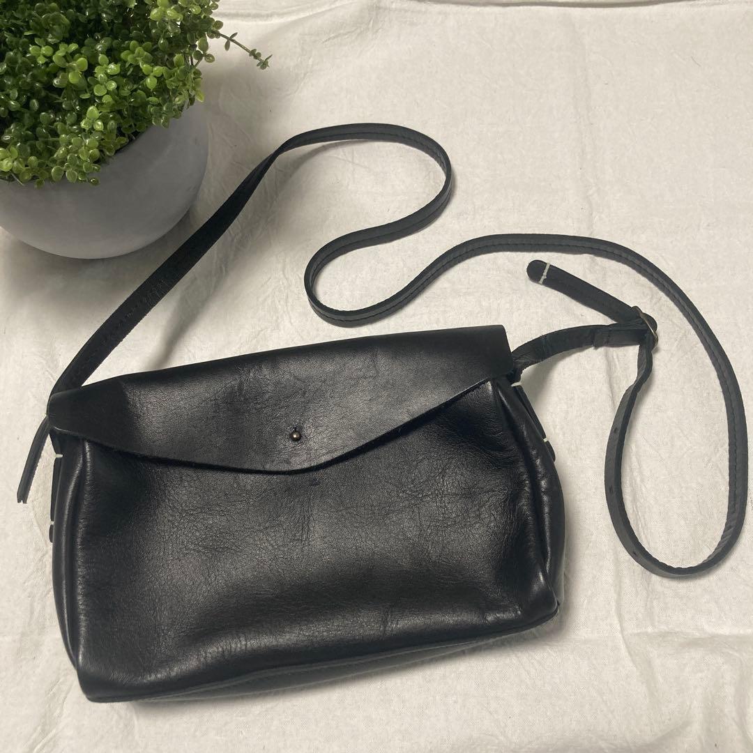 Encachette アンキャシェット　レザーポーチ　ショルダー ブラック　黒