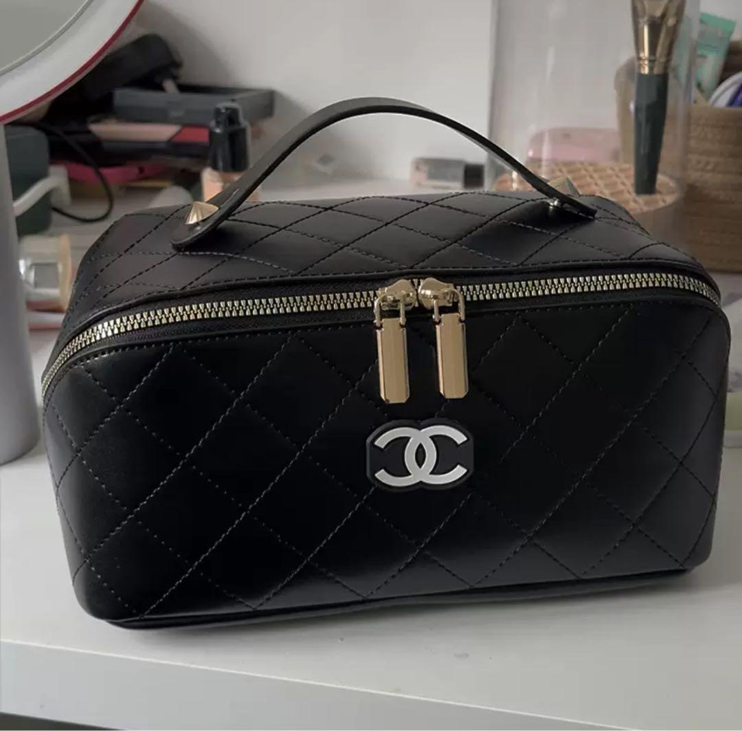 CHANEL ブラック キルティングポーチ