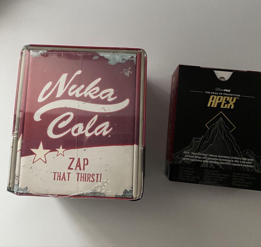 MTG Falloutヌカコーラ デッキケース_スリーブ
