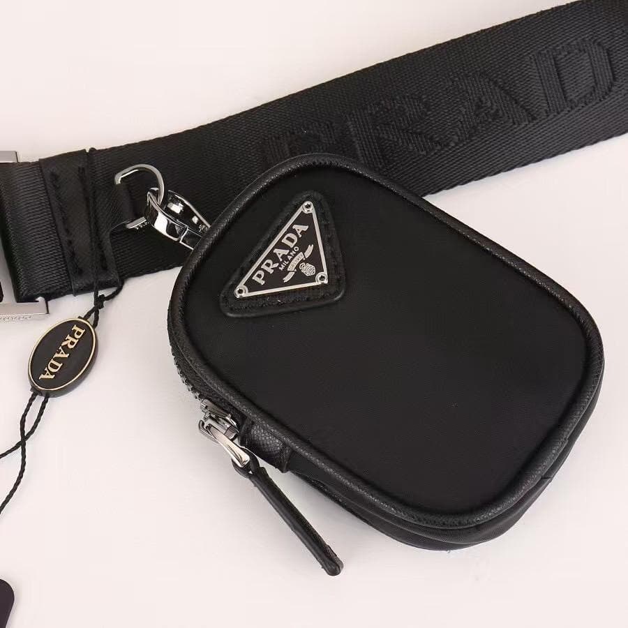 PRADA ブラックショルダーバッグ PRADA ブラックショルダーバッグ