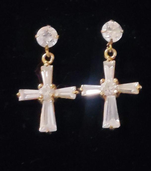 Diamond Style クロス型クリスタルピアス