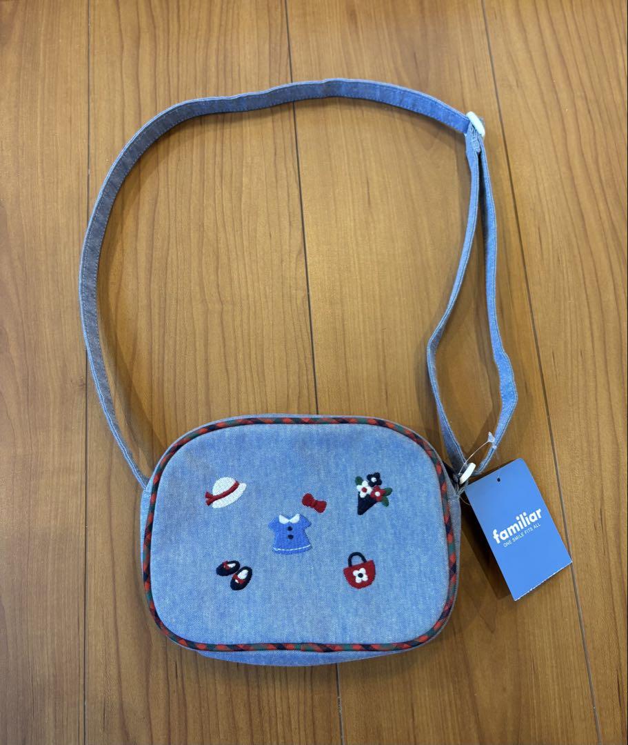 《新品タグ付》familiar（ファミリア）水色のファミちゃんポシェットバッグ