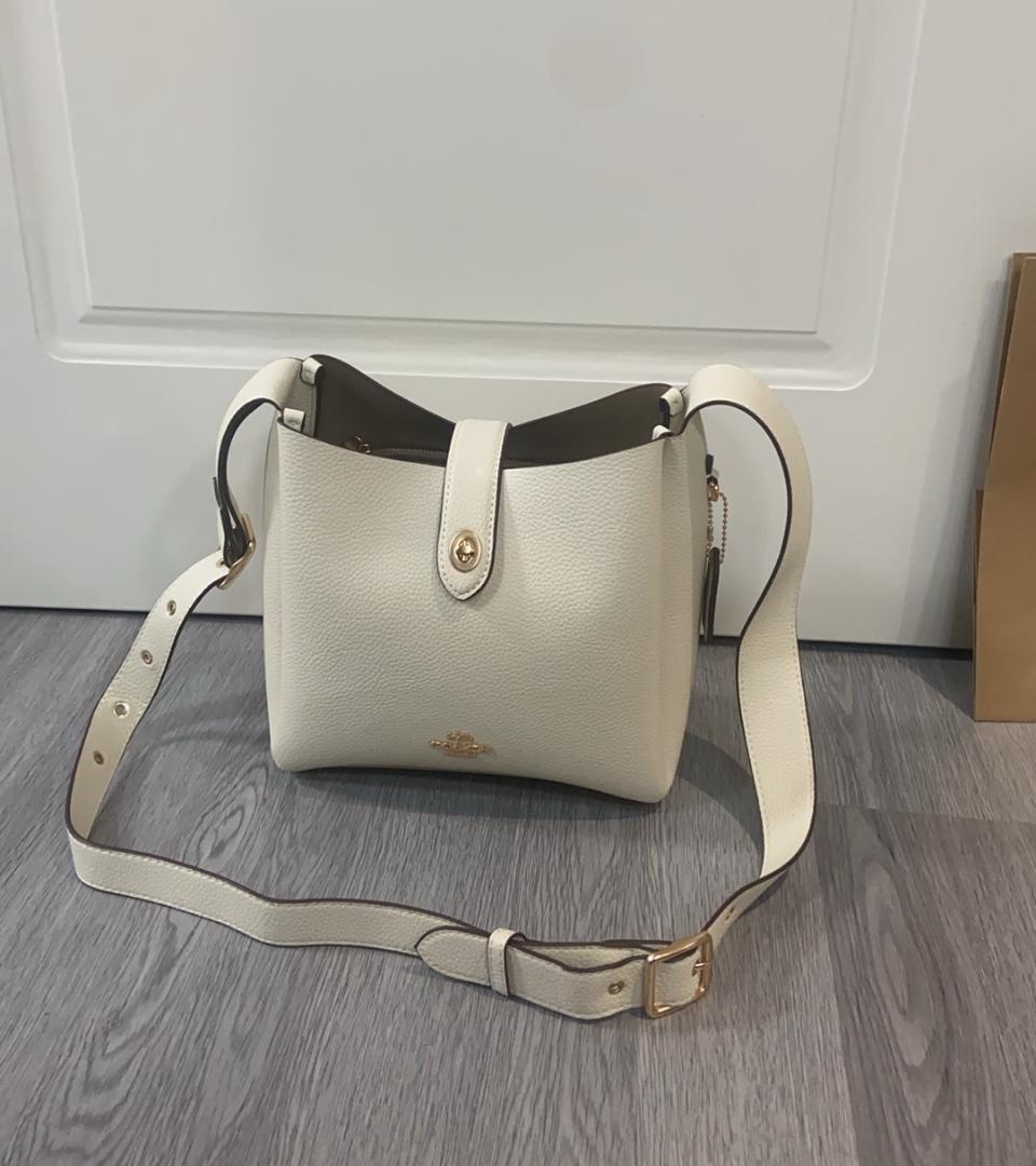 COACH CW002 ハドリー クロスボディ バッグ アイボリー