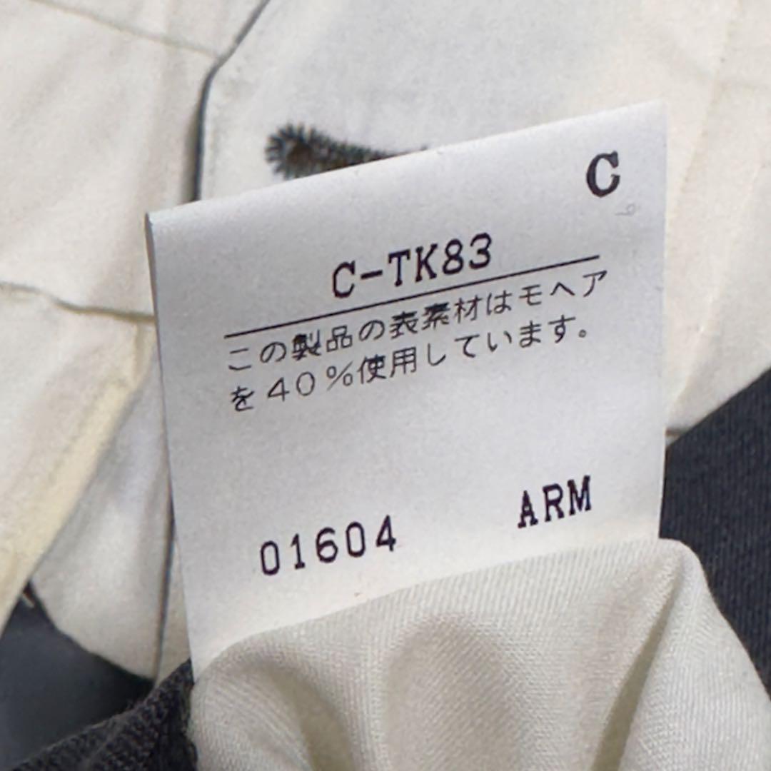 グレー
