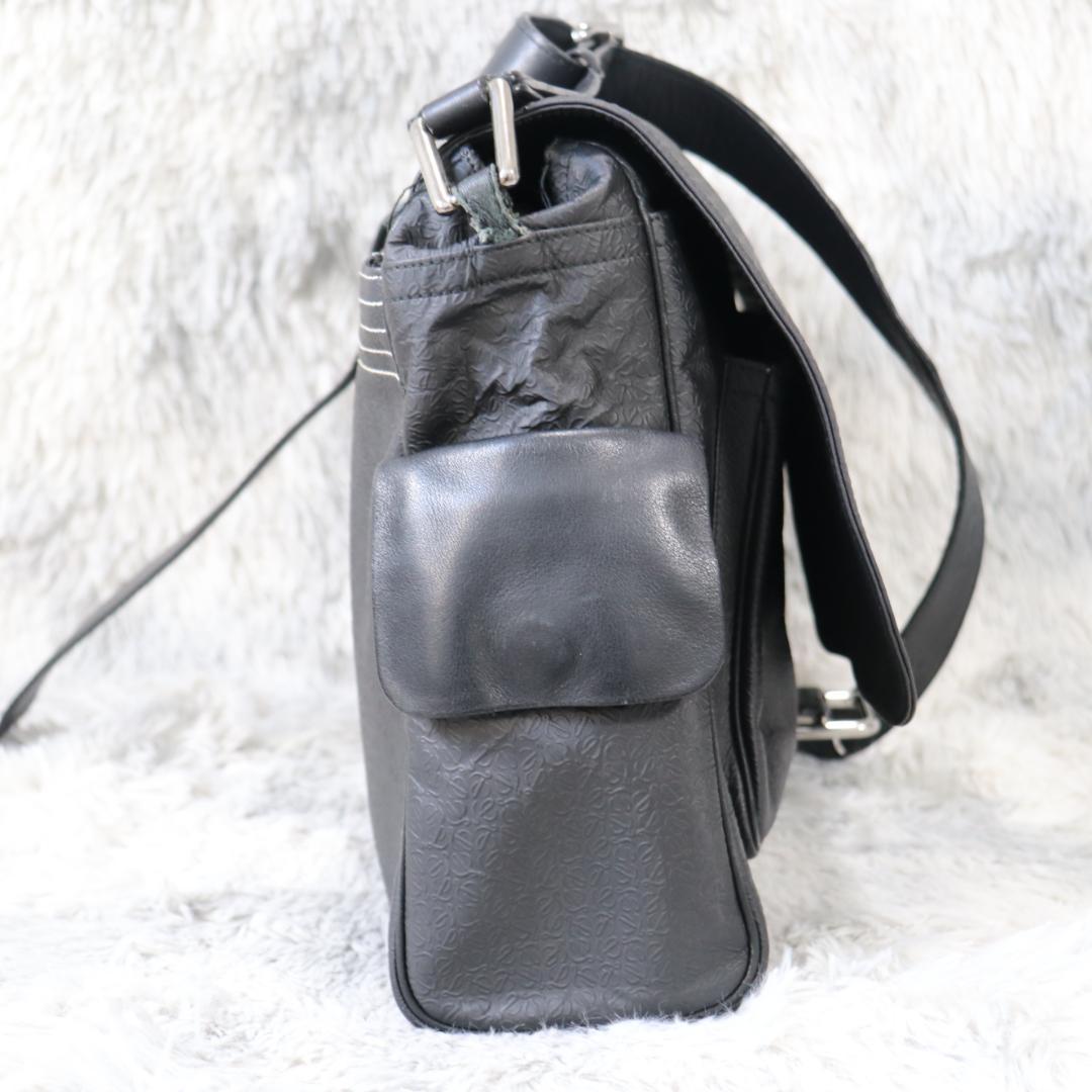 LOEWE メッセンジャーバッグ リピートアナグラム A4 レザー 黒 LOEWE メッセンジャーバッグ リピートアナグラム A4 レザー 黒