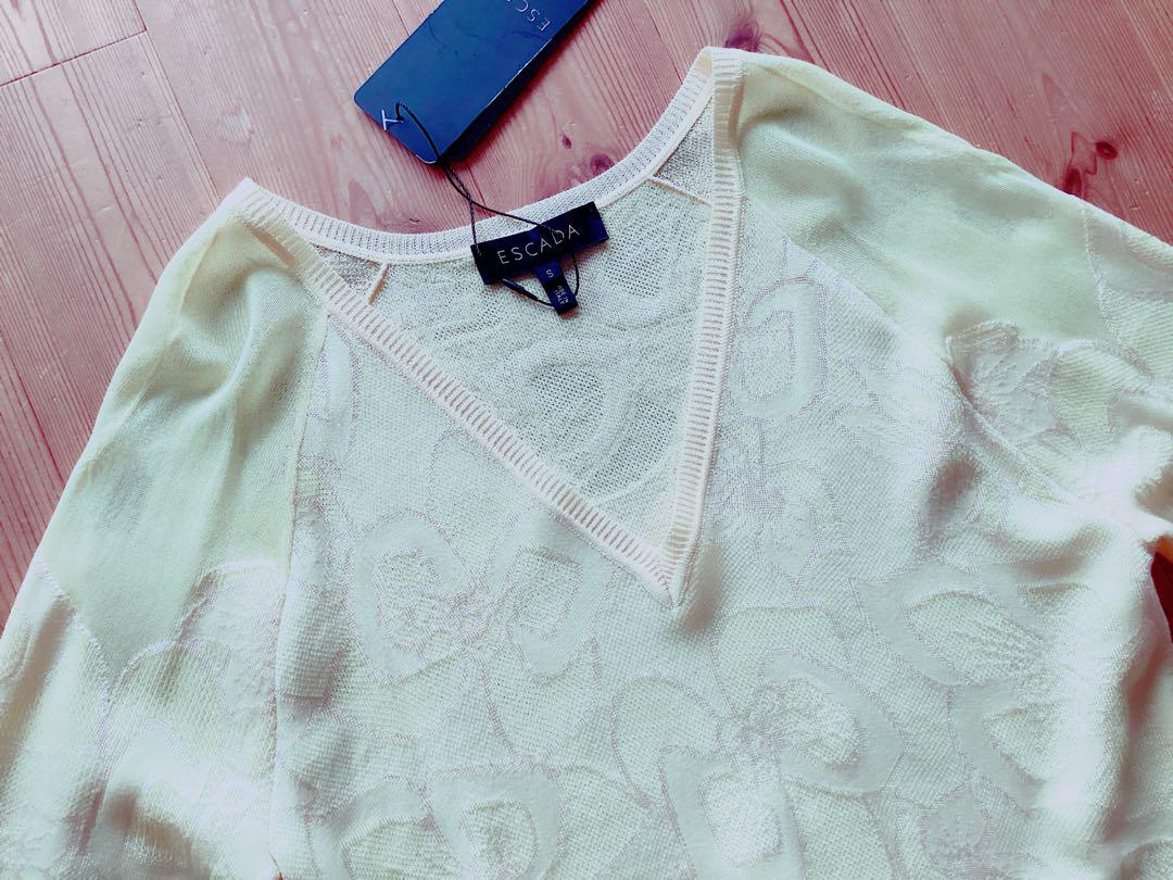 訳あり未使用品【ESCADA】綿絹混　花柄　サマーニット　M相当　135300円 訳あり未使用品【ESCADA】綿絹混 花柄 サマーニット M相当