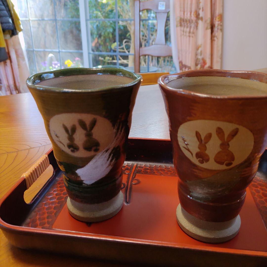 幸せな縁起の良いうさぎのフリーカップ