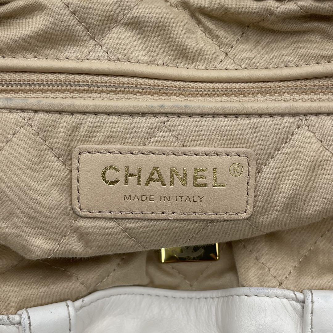 美品✨CHANEL 22 チェーンリュック　マトラッセ　ホワイト 美品✨CHANEL 22 チェーンリュック マトラッセ ホワイト - メルカリ