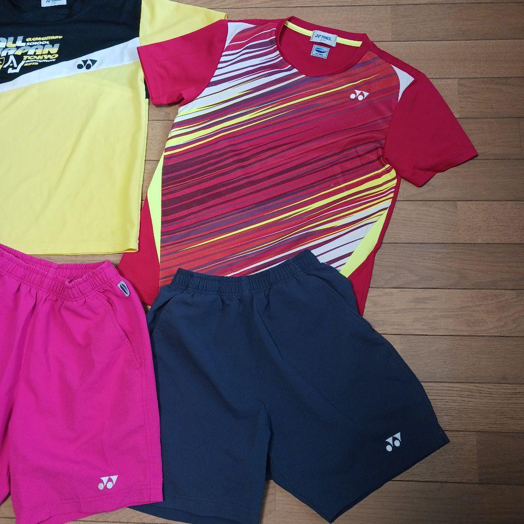 YONEX