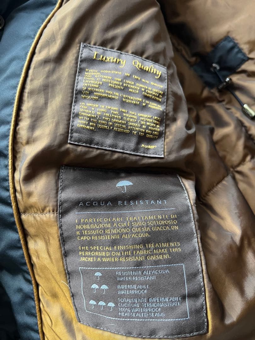 【美品】MooRERダウンコートBARBIERI WK1 シングルブレスト 【美品】MooRERダウンコートBARBIERI WK1 シングルブレスト