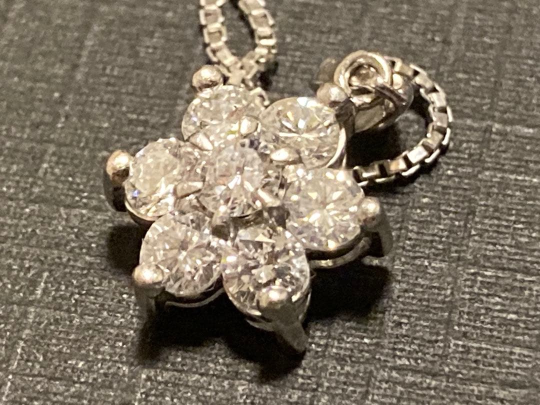 LA SOMA フラワー ダイヤ ネックレス目立った傷や汚れなし WWW_OLIVIERBERNSTEIN_COM