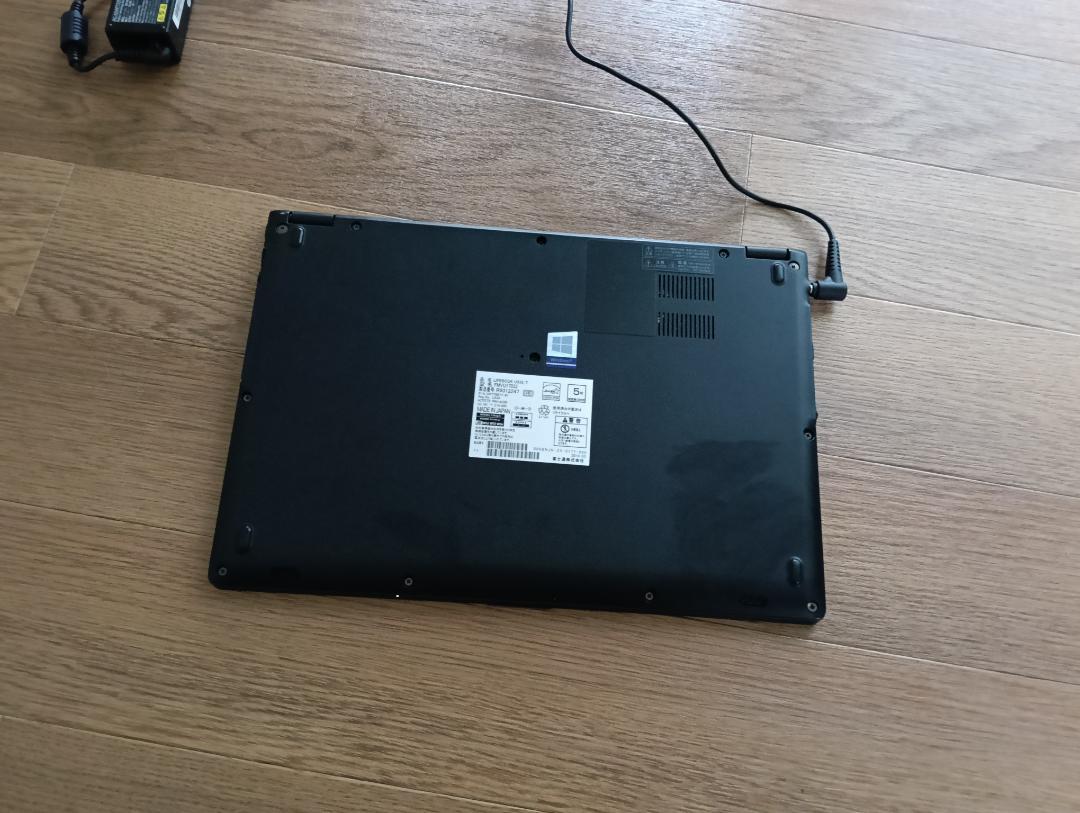 驚きの軽さ✨759g✨てんこ盛りスペック。狭額薄型ノートPC富士通