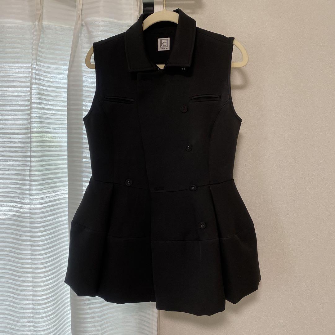 L'AUBE BLANC Balloon peplum Tops - メルカリ