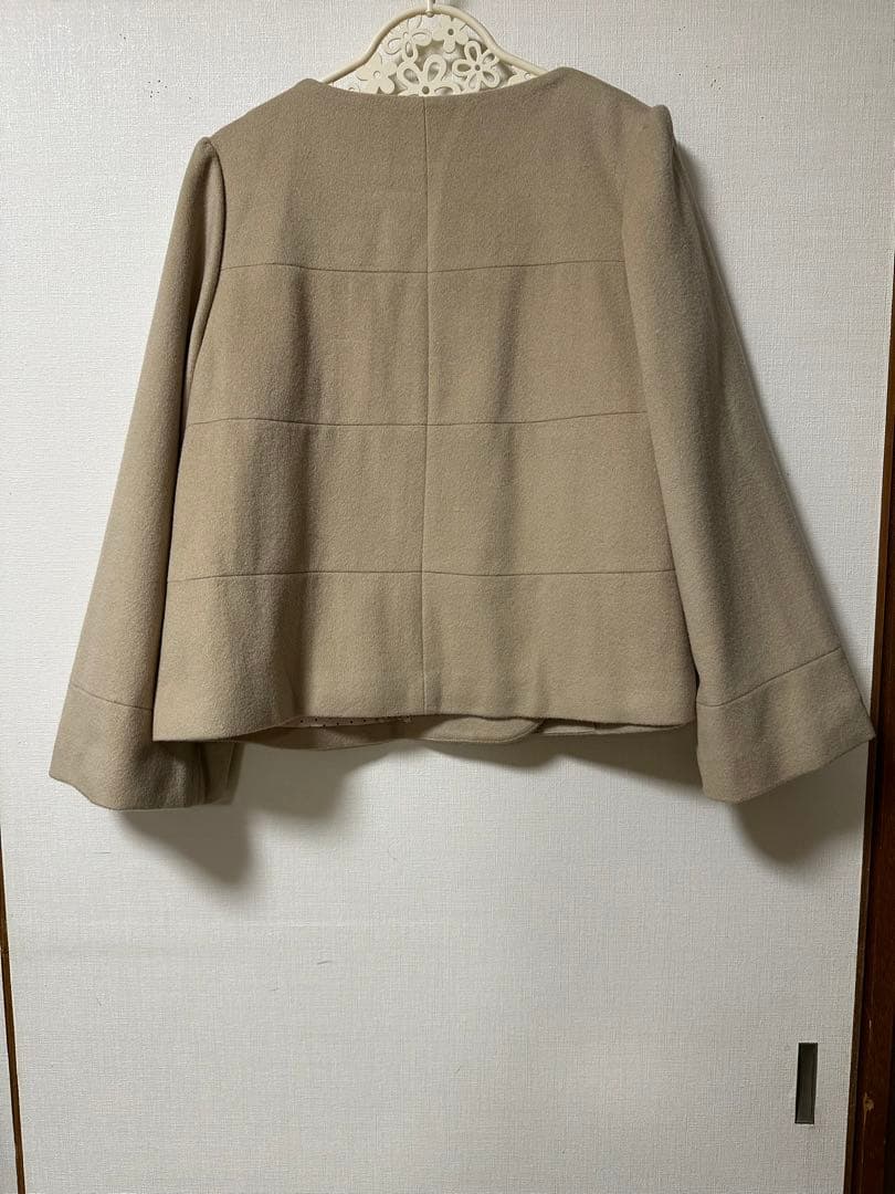 新品未使用ローズティアラ ベージュ ウールジャケット ダブルブレスト フレア袖 新品未使用ローズティアラ ベージュ ウールジャケット ダブルブレスト フレア袖