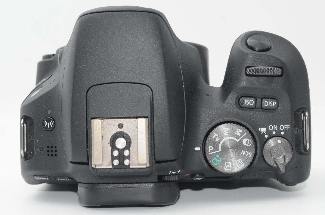 EOS Kiss