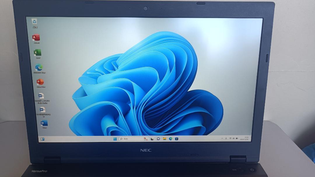 美品ノートパソコンNEC 第六代Core i5 SSD メモリ8G office