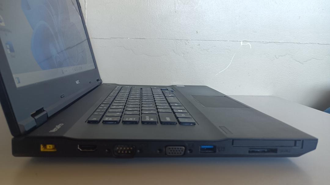 美品ノートパソコンNEC 第六代Core i5 SSD メモリ8G office