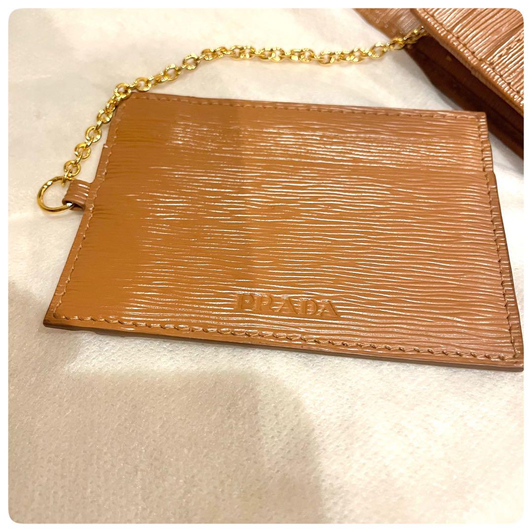 美品✨箱付き　プラダ　サフィアーノ　レザー　長財布　パスケース付き