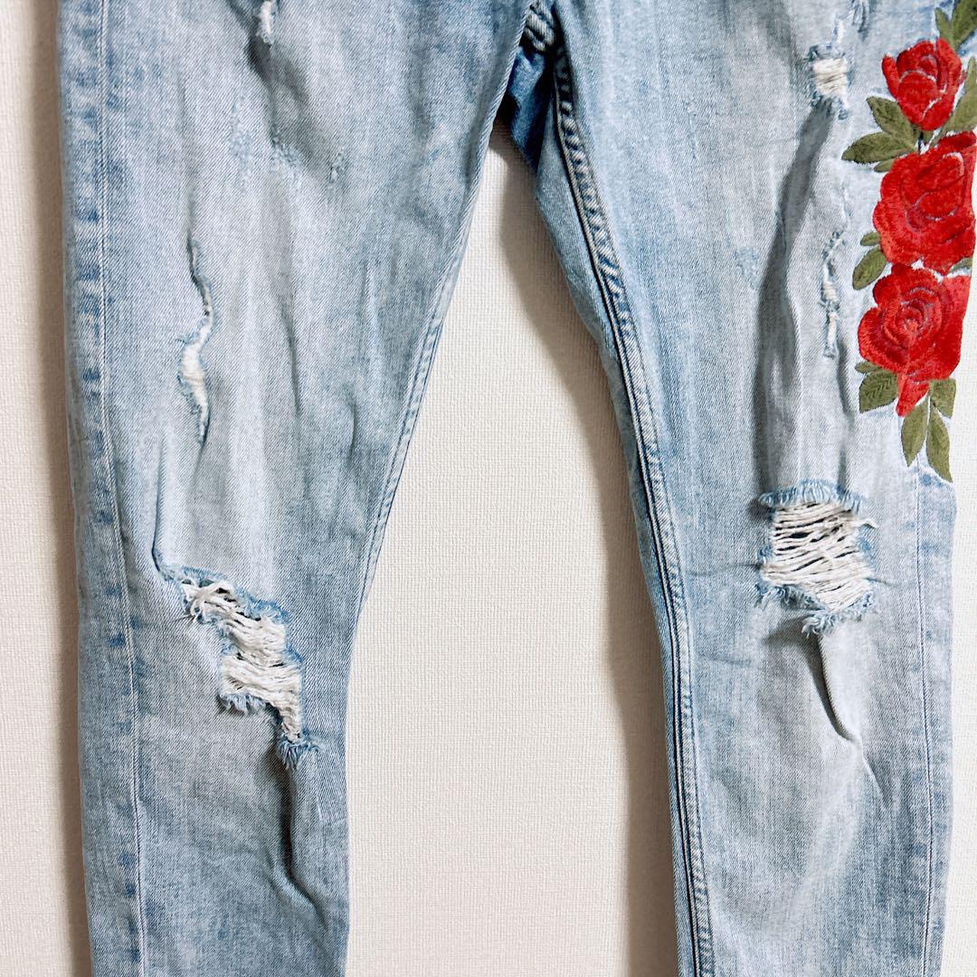 ZARA ダメージデニム 38サイズ 赤いバラ刺繍 ジーンズ 水色 3261