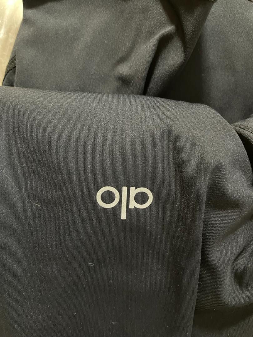 最新の激安 alo yoga 新品/未使用 Sサイズ ブラック フレアパンツ ヨガ・ピラティス