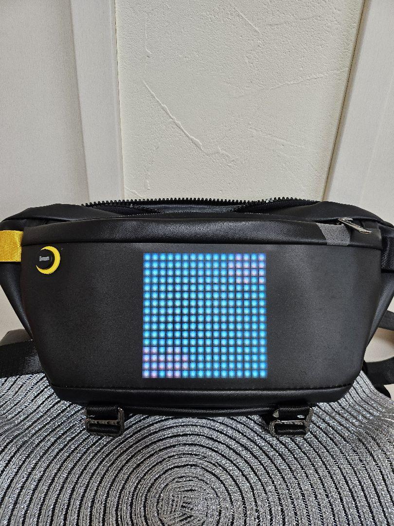 Pixoo Sling Bag ピクセルアートバッグ　モバイルバッテリー付き
